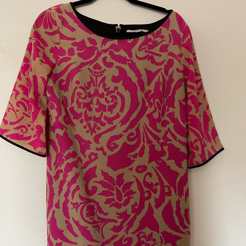 Ann Taylor Loft shift dress.  Size 8.  EUC.  Back zipper.  Black lining.